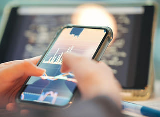 Investor reviewing the clear withdrawal and fund transfer procedure
